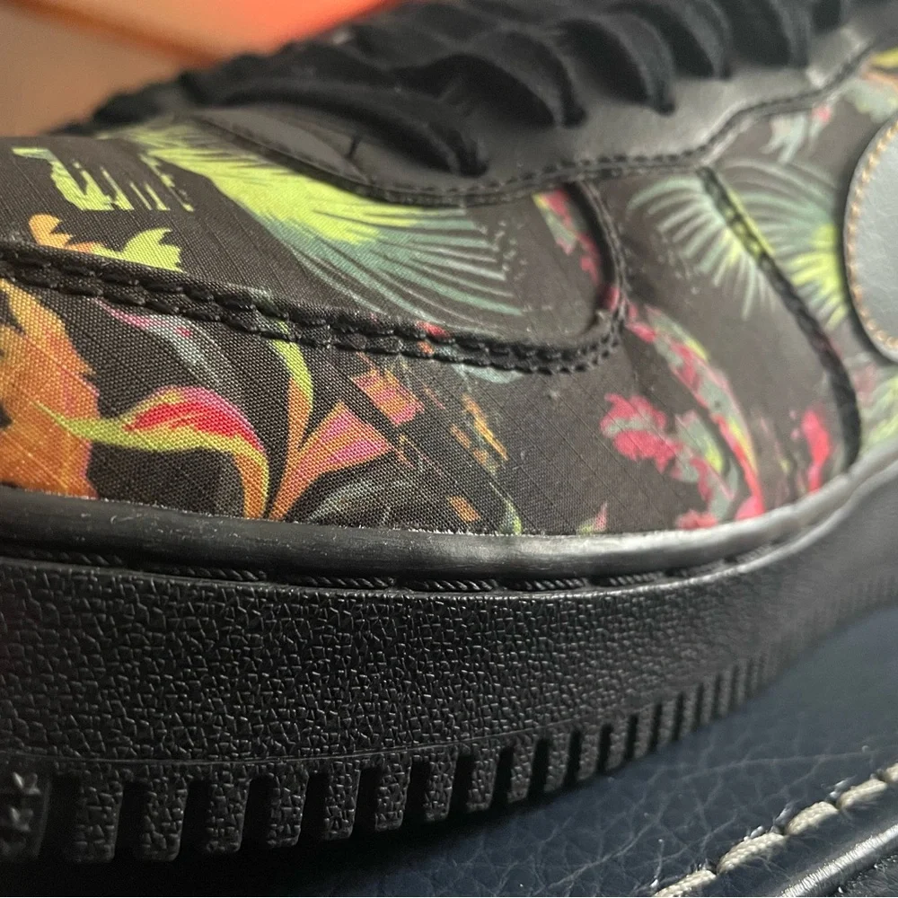 Nike Air Force 1'07
LV8 “Floral Pack” Mens 10
$199 - Picture 9 of 12